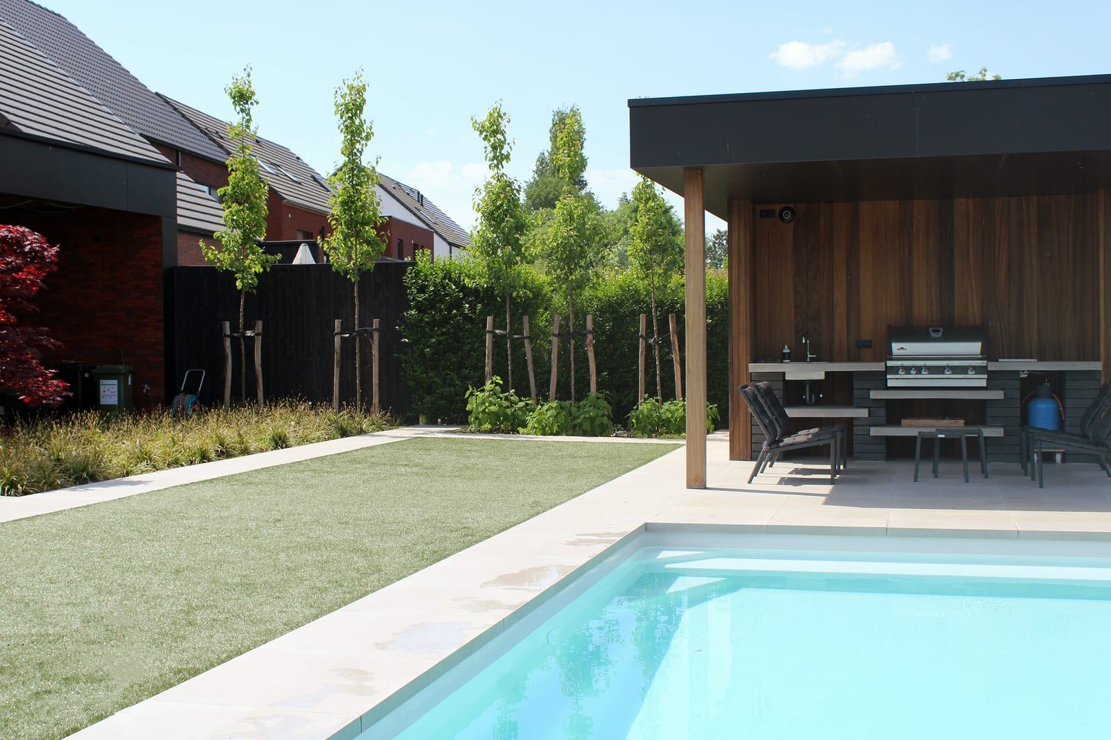 Moderne tuin met zwembad 1
